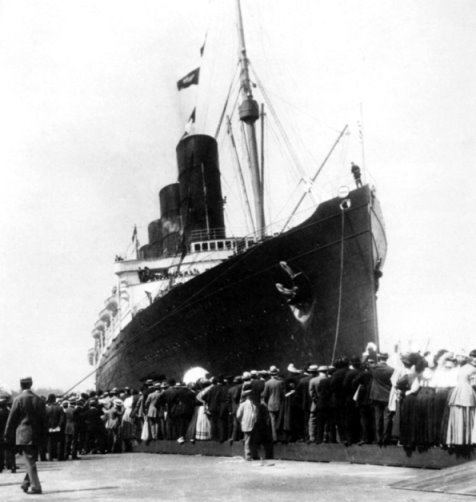 RMS Lusitania arrives at Pier 56, New York on 13 September 1907