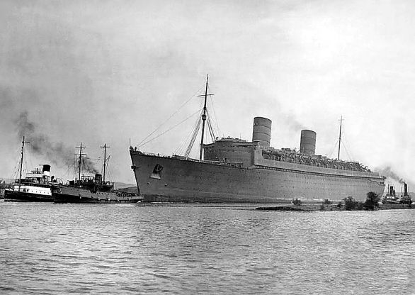 RMS Queen Elizabeth leaving the Clyde painted in wartime grey