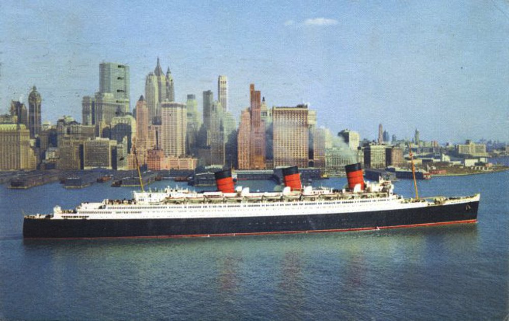 RMS Queen Mary leaving New York C. 1950s