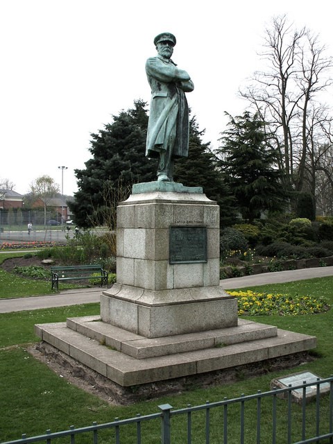 Captain Edward John Smith statue at Litchfield